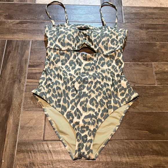 AERIE Tan Leopard One Piece full coverage bathing suit Swimsuit women’s medium - Picture 2 of 5